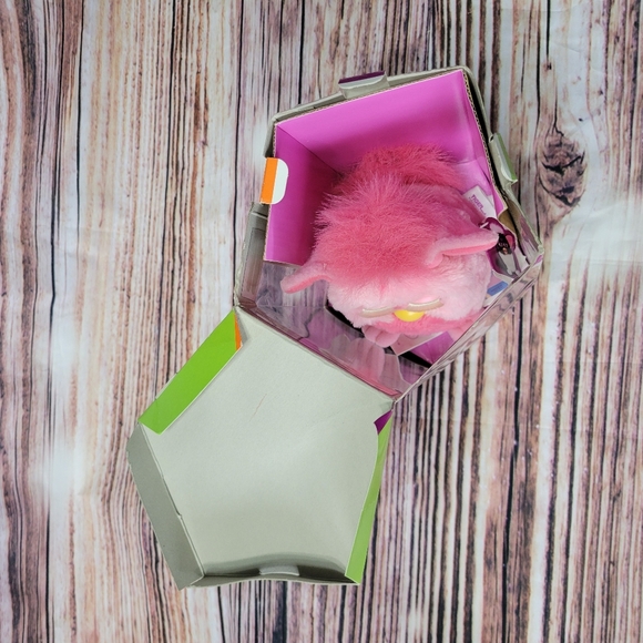 **SUPER RARE** 1999 FURBY with Box! 🤩 - Picture 6 of 16